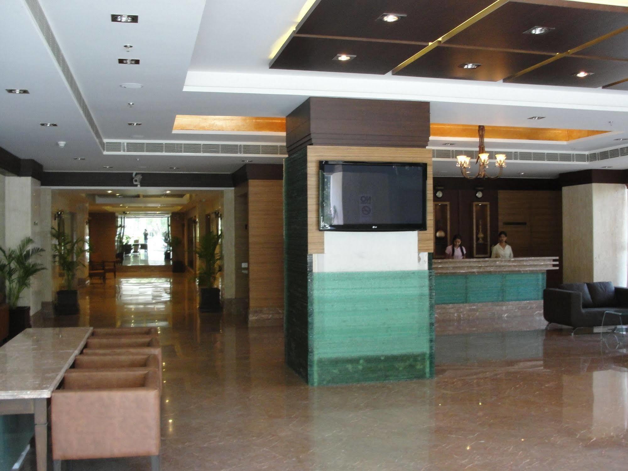 The Cambay Grand Ahmedabad Exterior foto