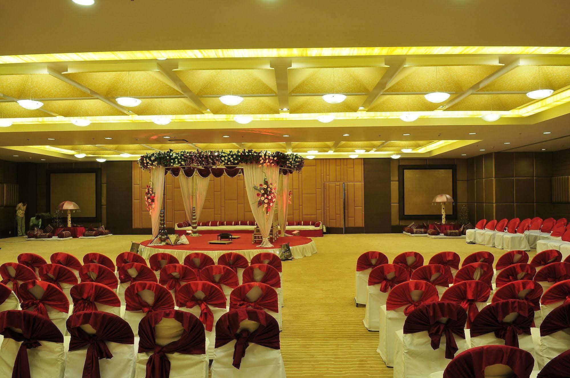 The Cambay Grand Ahmedabad Exterior foto